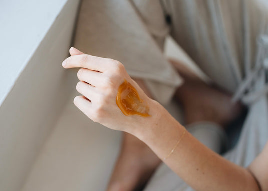 Manuka Honey in Skincare: Why It’s Used in Cosmetic Formulations