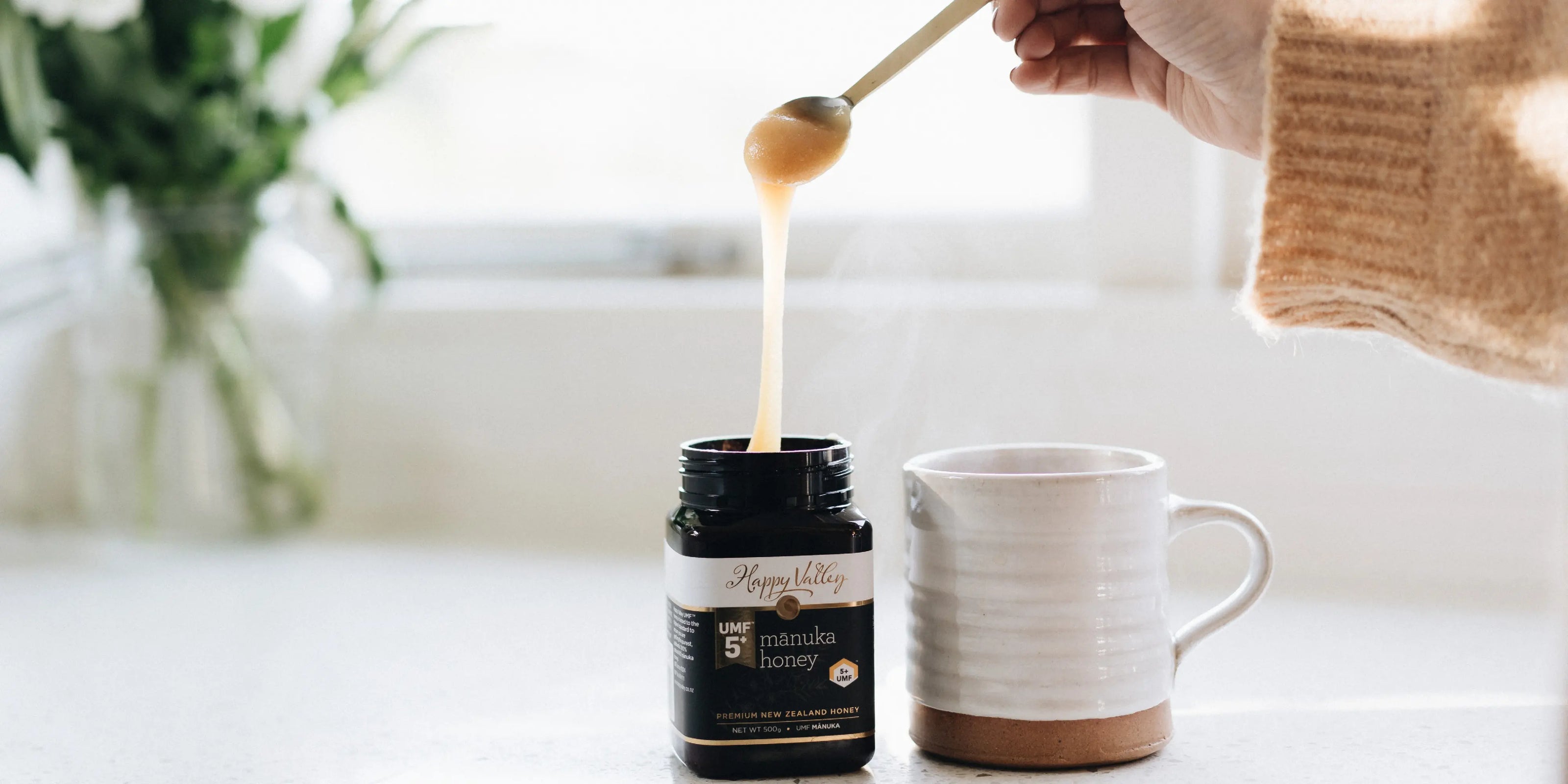 What does Manuka honey taste like?