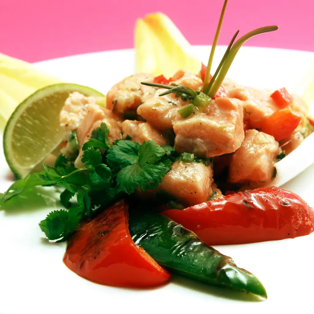 Gebratener Fisch und Nudeln mit Honig-Soja